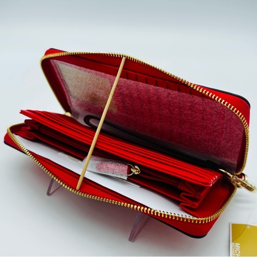 Michael Kors Large Continental Wallet
Wristlet Sangria - Picture 6 of 9